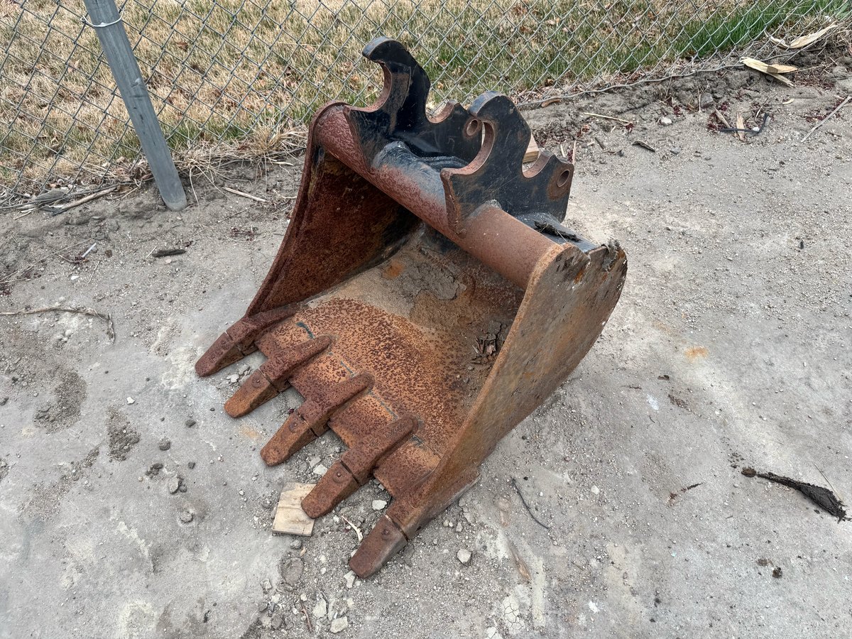 24" BUCKET