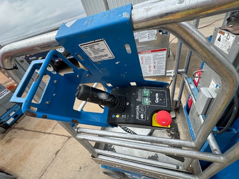 2015 Genie GR-20 Vertical Mast Lift — photo 5