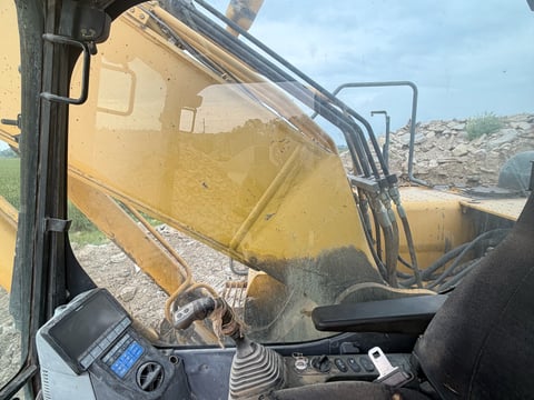 2006 Komatsu PC220LC-8 Hydraulic Excavator — photo 13