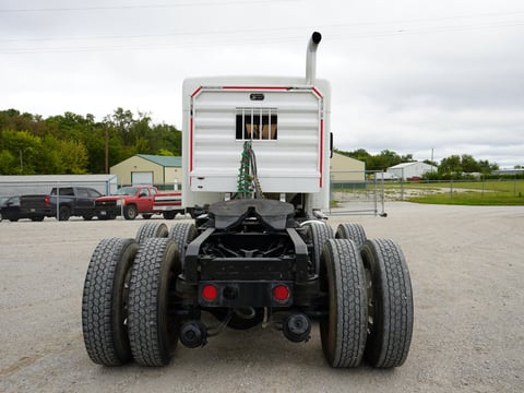 2001 Kenworth T800 T/A Sleeper Truck  — photo 4