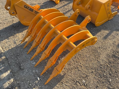 2026 Giyi CAT305 32in Excavator Rake with Teeth (Unused) — photo 2