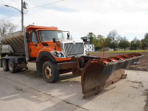 2017 International 7600 Sfa 6X4 Hooklift Plow & Spreader Truck — photo 3