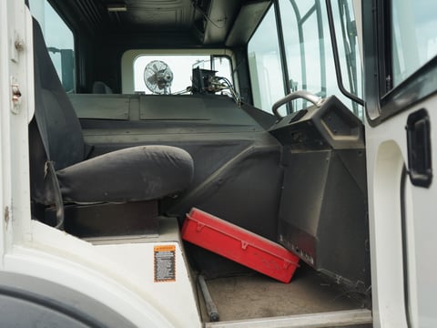 2005 Mack MR688S T/A Hooklift Truck w/ Galbreath U5-Or-174 Roll-Off Hoist — photo 18