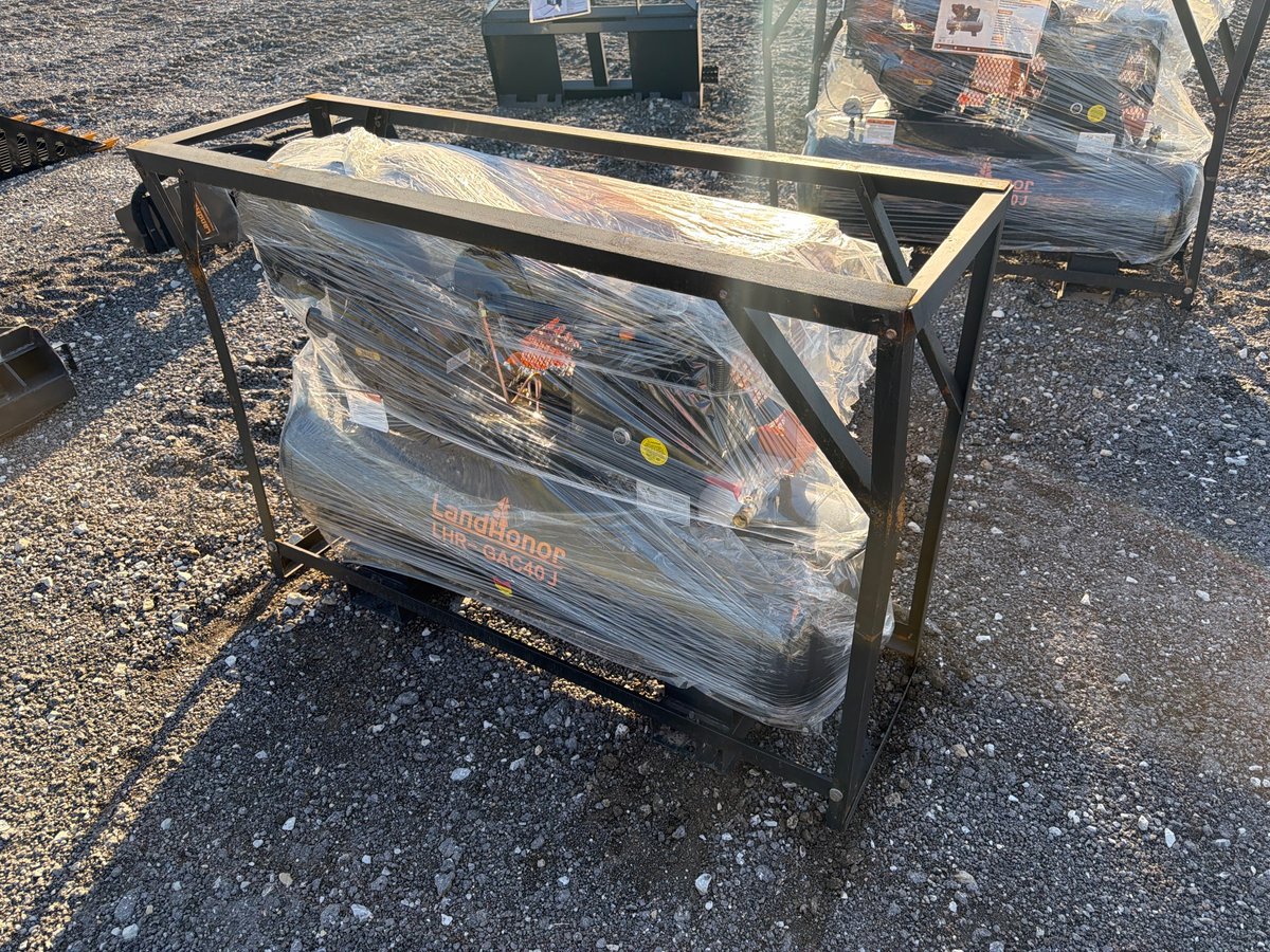 LandHonor LHR-GAC40J 40 Gallon 2-Stage Air Compressor, RATO 10 HP Engine (Unused)
