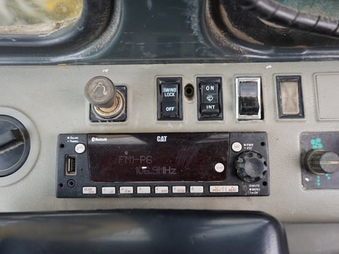 1996 Komatsu PC220LC-6LC Hydraulic Excavator — photo 15