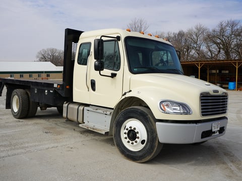 2023 Freightliner M2 106 17ft Flatbed Truck — photo 3