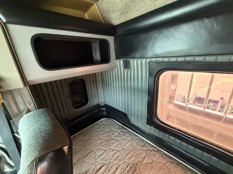 2001 Kenworth T800 T/A Sleeper Truck  — photo 26