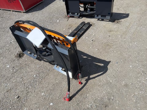 2025 LandHonor HPF-11-3000G Hydraulic Pallet Forks and Frame (Unused) — photo 3