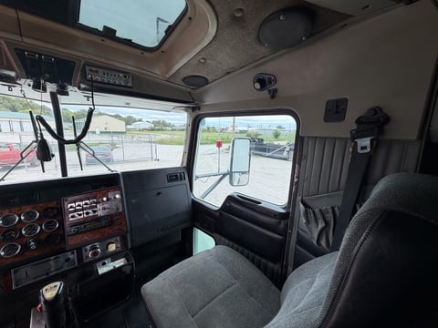 2001 Kenworth T800 T/A Sleeper Truck  — photo 15