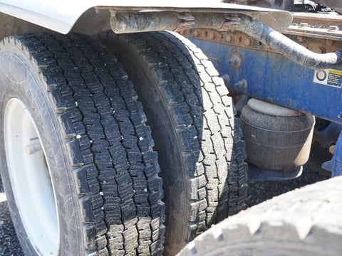 2015 Peterbilt 365 T/A Daycab Truck Tractor — photo 18