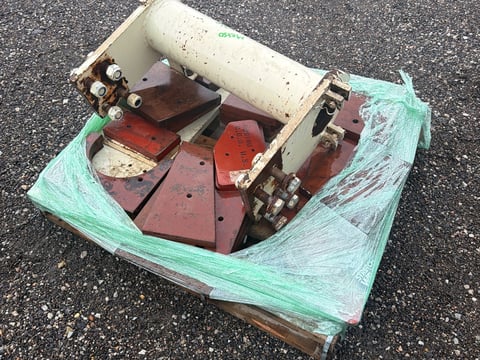 Lot of Metso Wear Plates and Spare Parts — photo 3