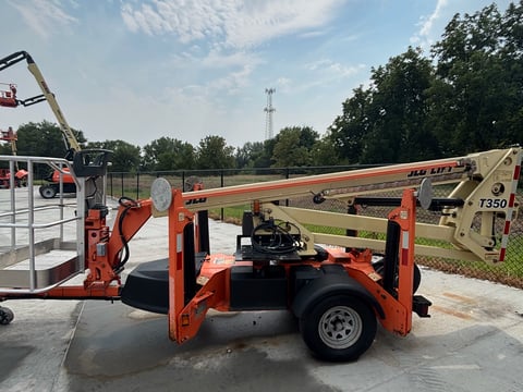 2019 JLG T350 Boom Lift 35' Towable Articulated — photo 6
