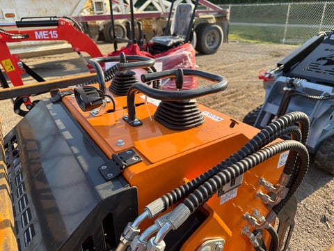 2025 LandHonor LHR-HT380Q1 Mini Skid Steer Loader (Unused) — photo 8