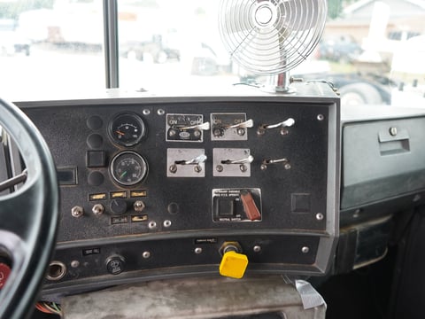 1997 Mack RD690S 4000 Gallon Water Truck — photo 14