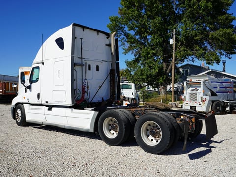 2011 Freightliner Cascadia T/A Sleeper Truck — photo 5