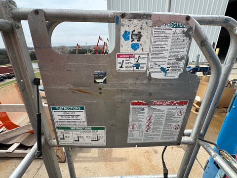 2013 Genie GR-20 Vertical Mast Lift — photo 12