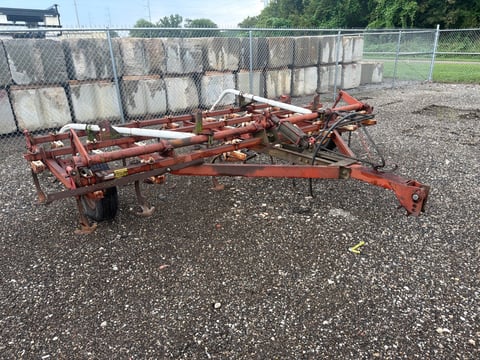 International Harvester 45 Vibra Shank Field Cultivator — photo 2