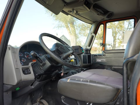 2017 International 7600 Sfa 6X4 Hooklift Plow & Spreader Truck — photo 18