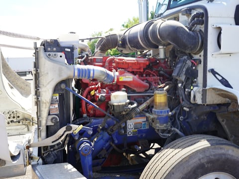 2015 Peterbilt 365 T/A Daycab Truck Tractor — photo 24
