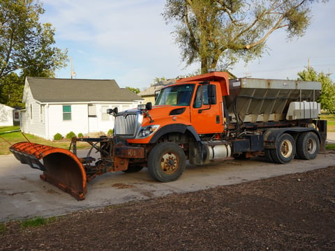 2017 International 7600 Sfa 6X4 Hooklift Plow & Spreader Truck — photo 1