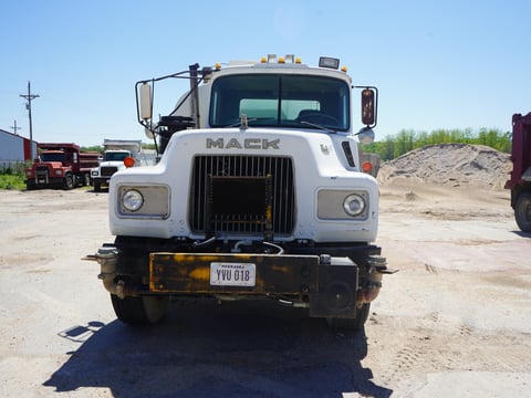 1985 Mack DM686S Water Truck T/A (No Pump) — photo 2