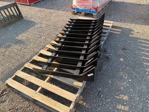 Kit Containers 70" Skid Steer Root Rake — photo 4