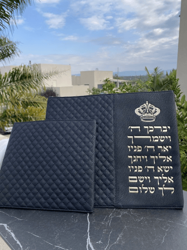 סט כיסויים לטלית ותפילין דמוי עור שחור אותיות בולטות "ויברכך" ברכת הכהנים