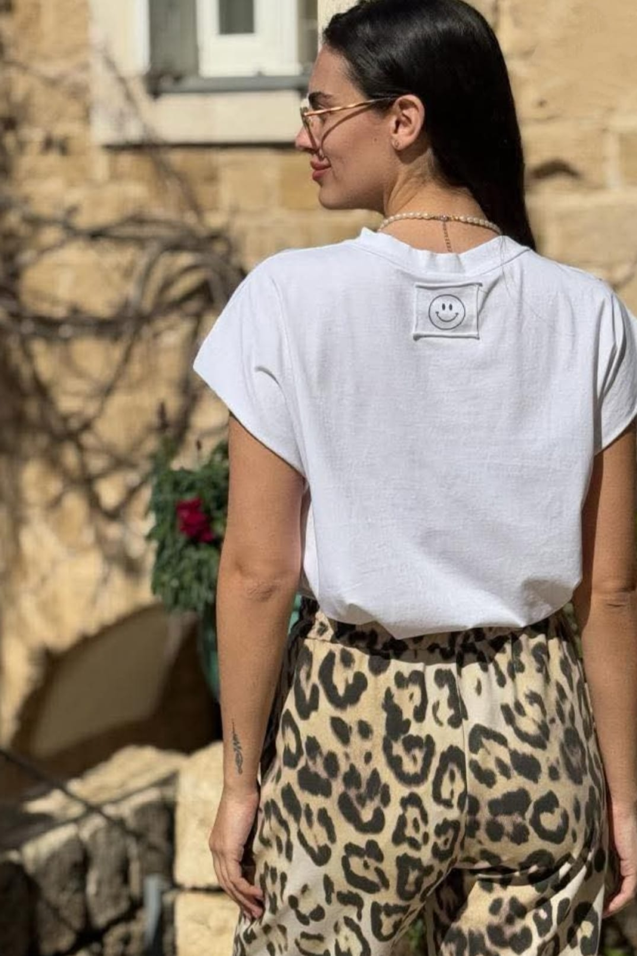 טישרט ניקי סמיילי בגב Me