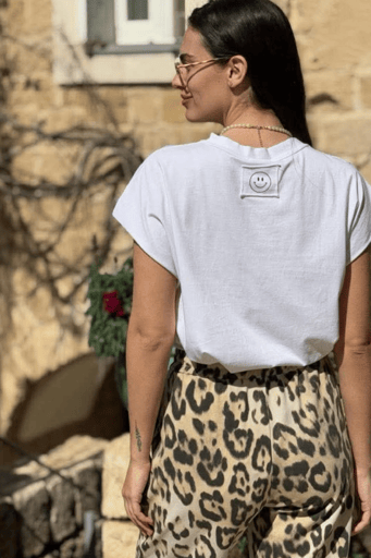 טישרט ניקי סמיילי בגב Me