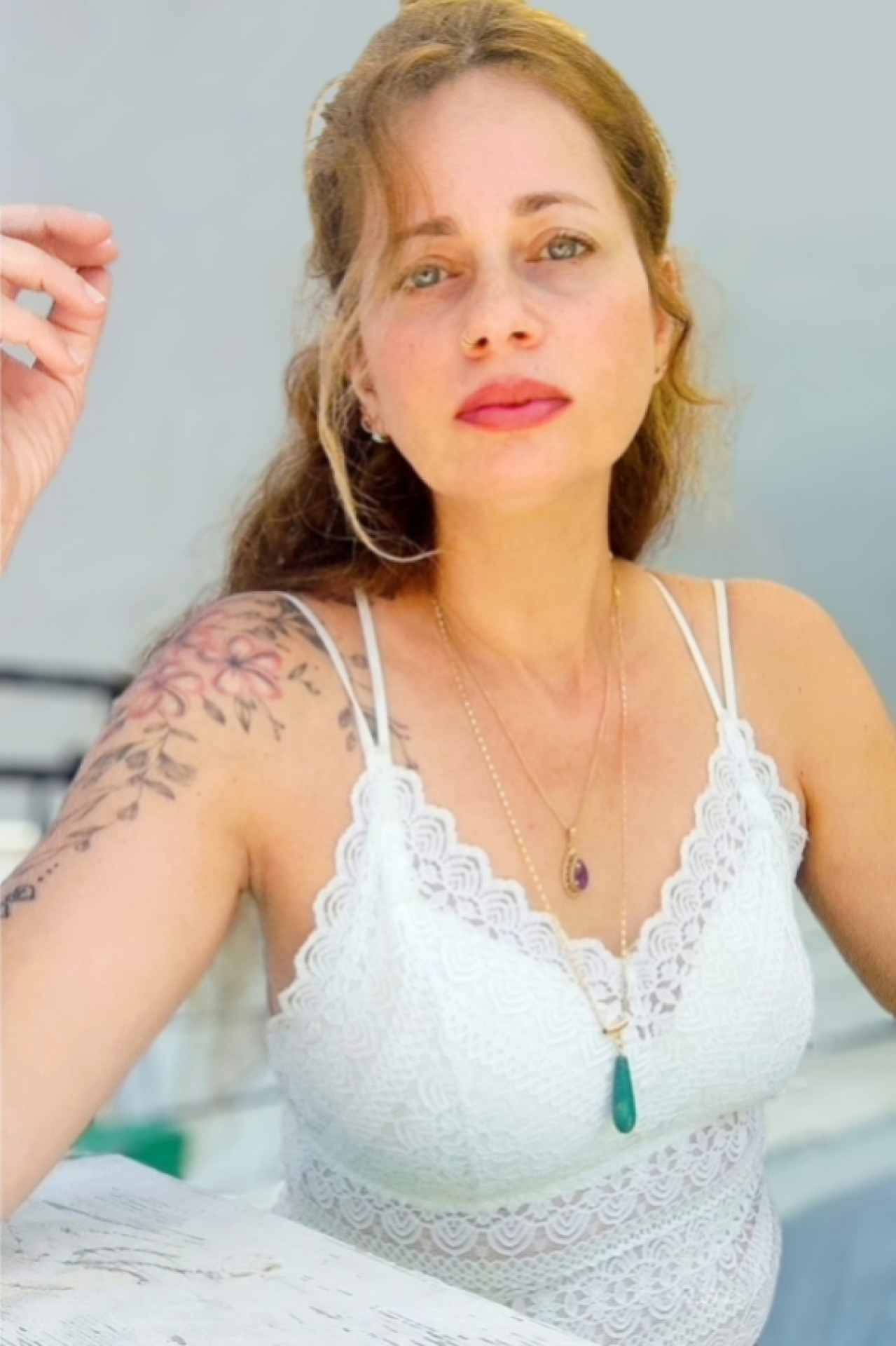 גופיה תחרה כתפיות דקות mayusha