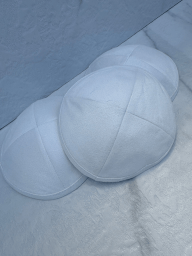 כיפת קטיפה לבנה