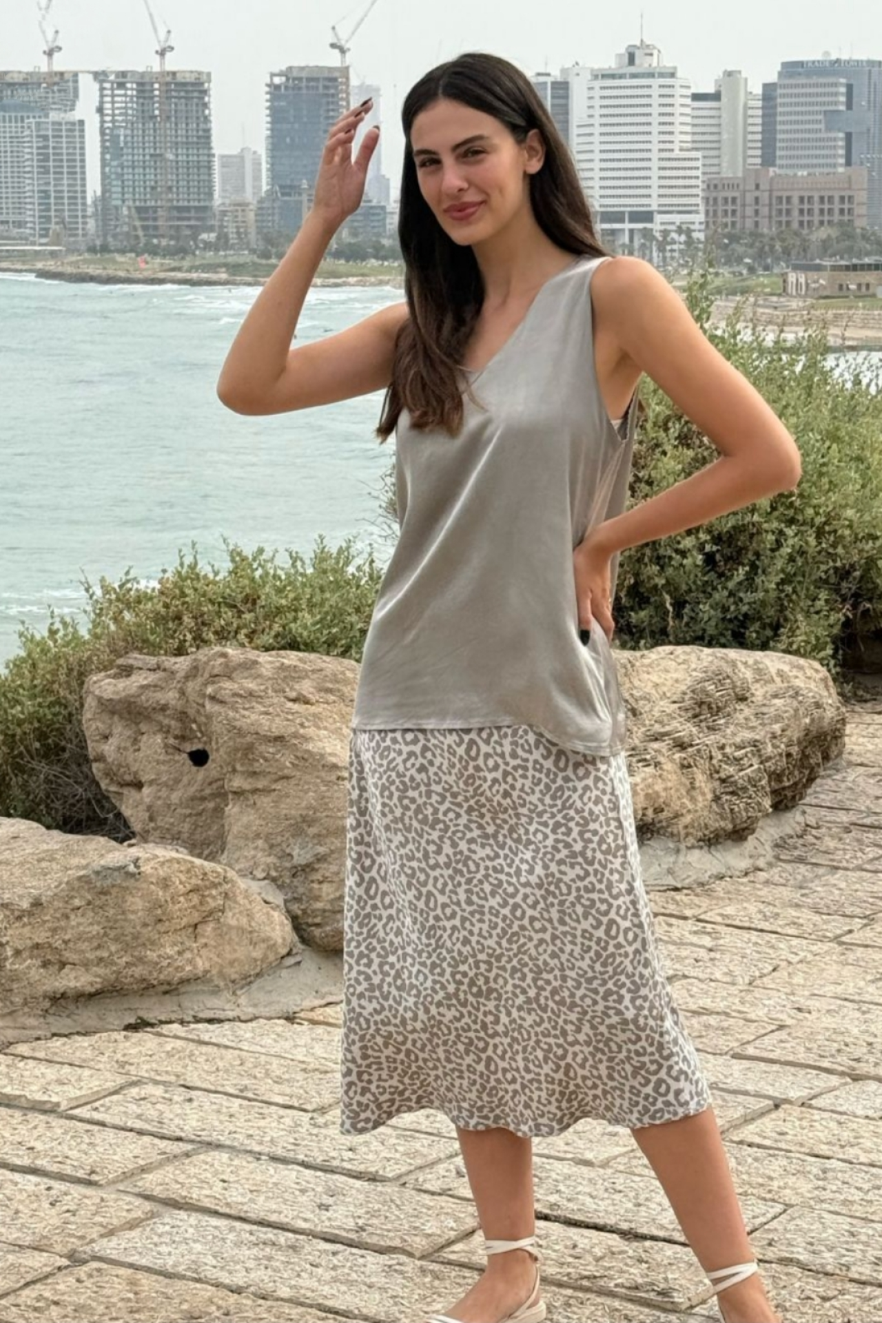 חצאית סאטן מנומרת Me