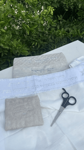 סט חלאקה כולל טלית כיפה מספריים צבע אפור