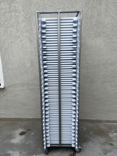 עגלה לכיסאות מעוצבים