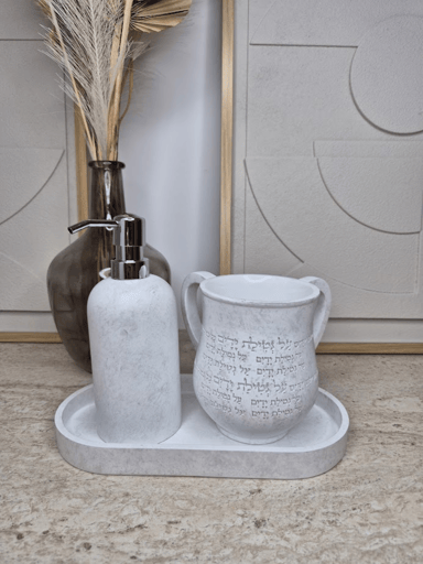 סט נטלה, מגש וסבונייה תואמים בגוון לבן שילוב מושלם של עיצוב ופונקציונליות