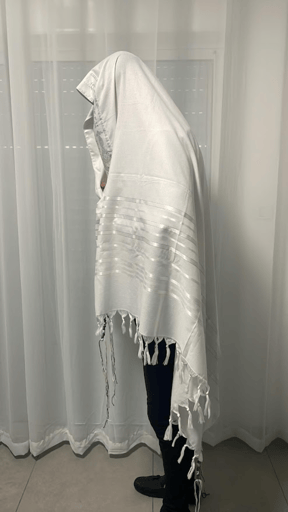 טלית איכותית בד תשבץ פס כסף