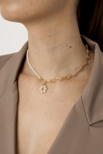 שרשרת: שושנת מעמקים.