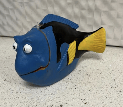 ‏דקורציה דג כחול עם חמצן 15 ס״מ