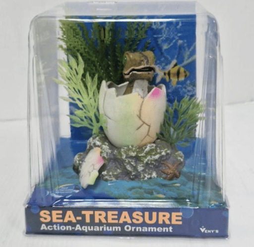 צעצוע לאקווריום - גוזל תנין בתוך ביצה