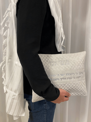 סט כיסויים לטלית תפילין דמוי עור אפור בטון אותיות בולטות בכסף "ויברכך" ברכת הכהנים
