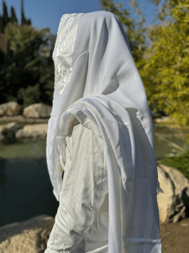 טלית צמר רחלים תשבץ לבן