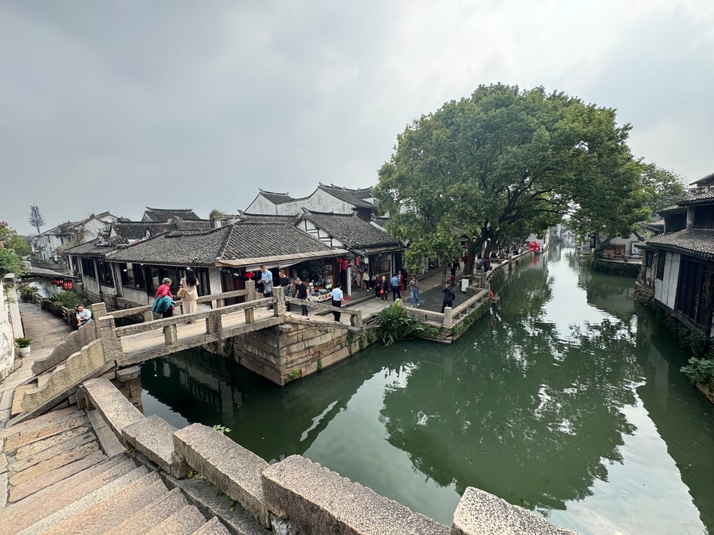 Similar to the Presidential Palace (Nanjing), the mansions and houses are built in the traditional style – multiple layers of small buildings with courtyards in between.