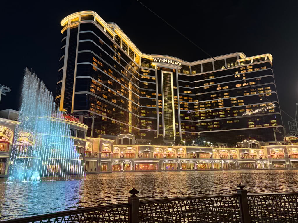 We stayed at the Wynn Hotel/Casino/Mall. A musical fountain outside the hotel performed every 10 minutes.