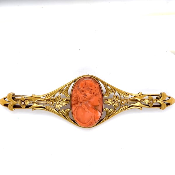 Art Nouveau 20K Yellow Gold Coral Brooch