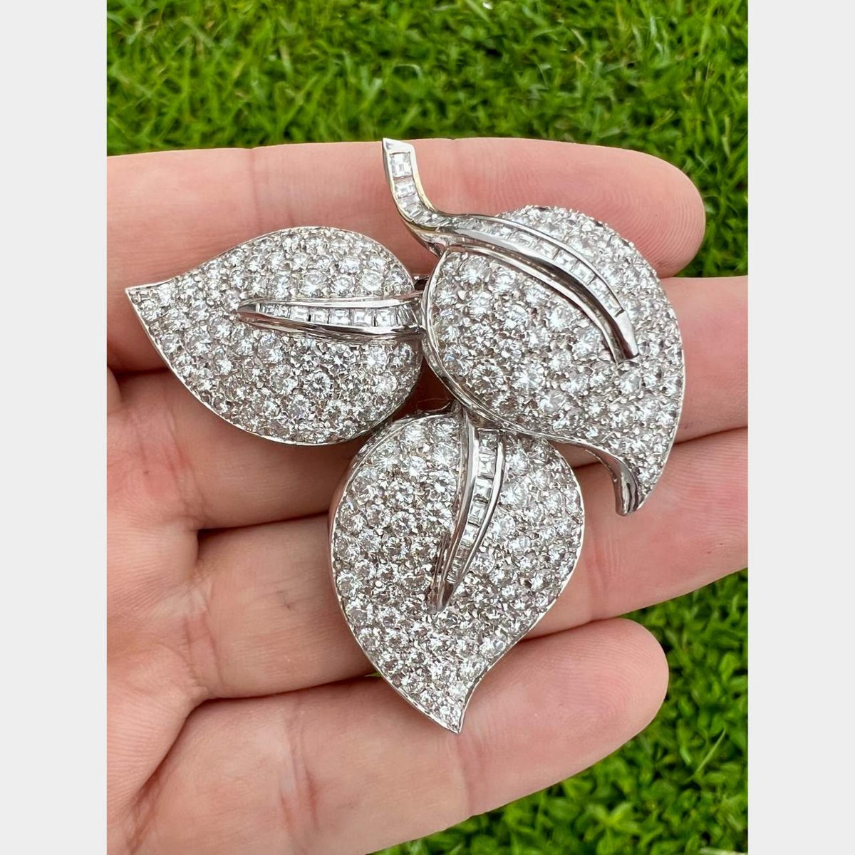 18K White Gold 15.20 Ct. Diamond Brooch