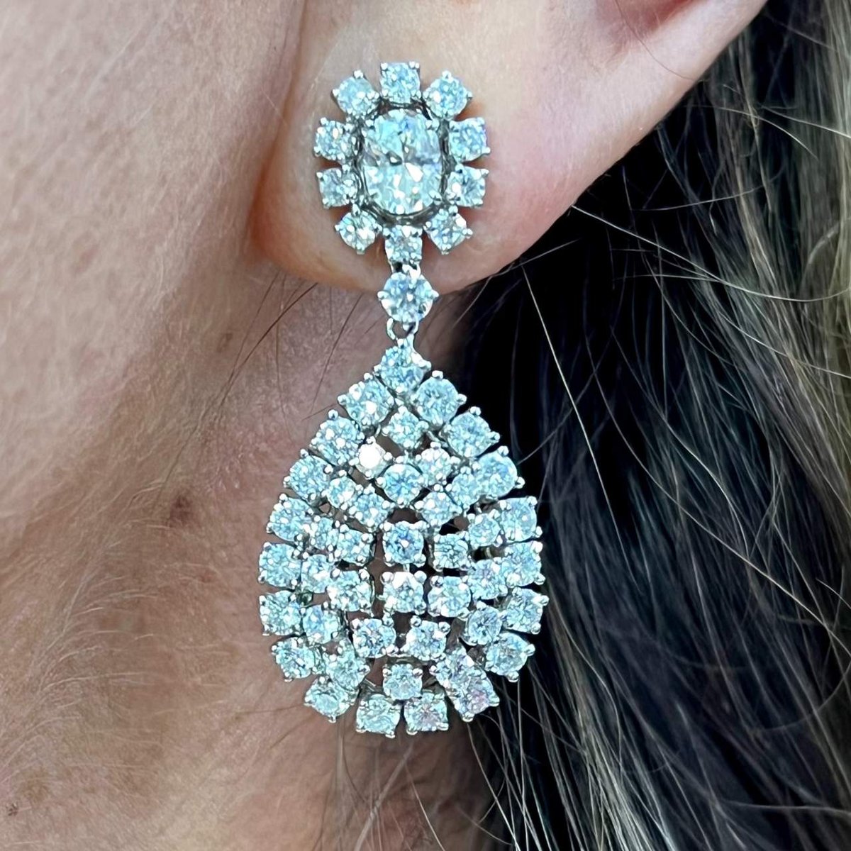 18K White Gold Diamond Drop Earrings