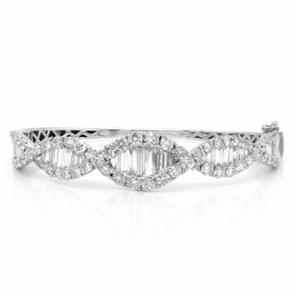 18K White Gold 6.50 Ct. Diamond Bangle Bracelet