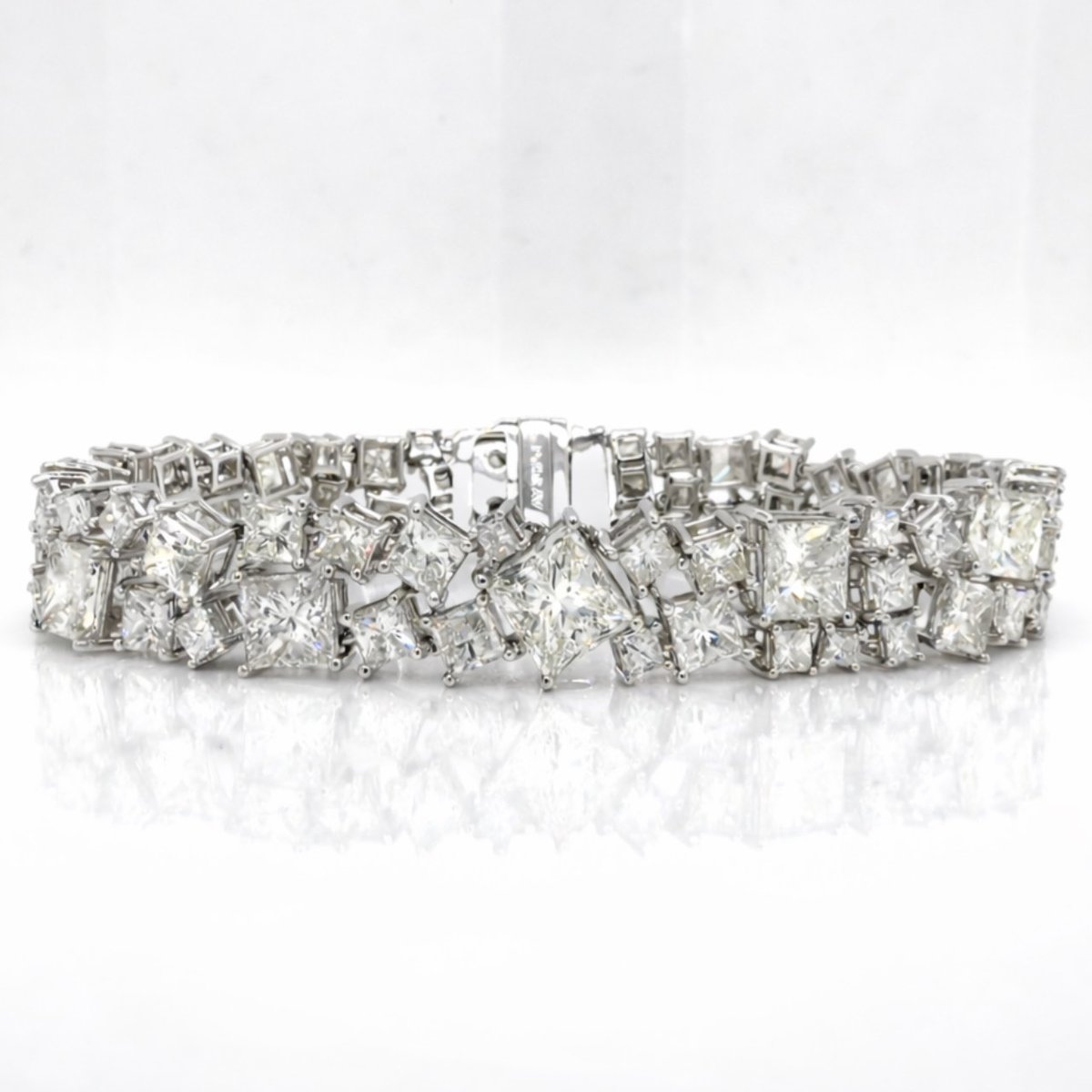 Platinum 29.98 Ct. Diamond Bracelet