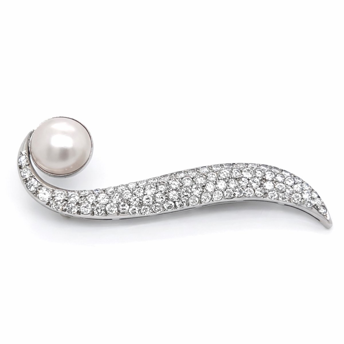 18K White Gold Mabe Pearl & Diamond Brooch