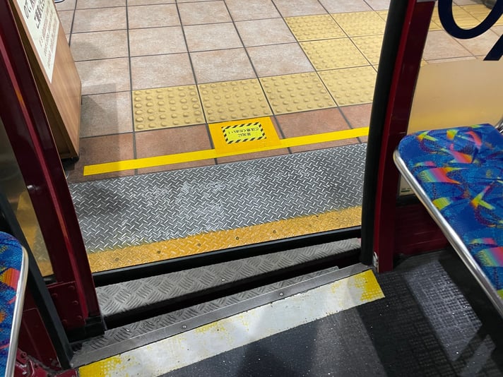 E8A0CCF4-AD74-4F8D-ADFC-FE4D6840AAD6